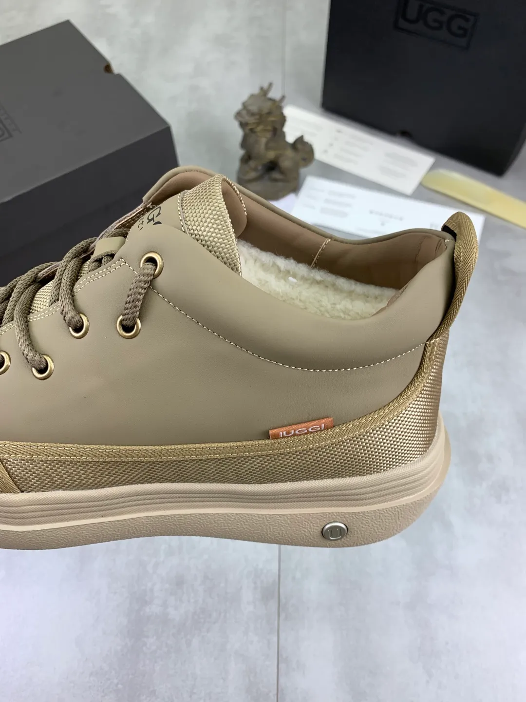 Men's shoes 💰P640 New arrival 🆕🆕🆕 IUGGI Latest fashion products Super cool new thick-soled bread shoes Outdoor sports shoes non-slip and shock-absorbing Ultra-light first-layer cowhide Wear-resistant and stain-resistant Fine texture Australian imported wool lining Comfortable and soft Breathable and non-smelly feet Model: 669-01 Size: 39-44